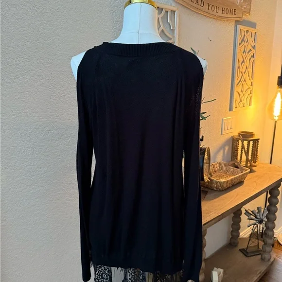 Elegant Black Women's Top - Picture 4 of 5